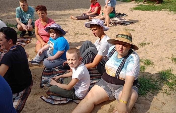 AA9352C5-F712-41B0-AF3B-9A79D341869B