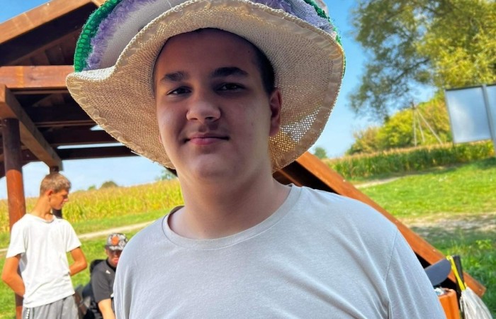 C9BB58A3-AF36-4E34-A5DE-948B05C12EE3